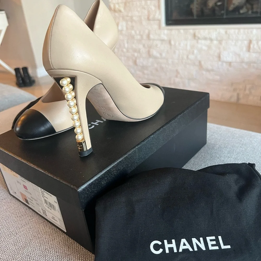 Chanel Authentic Beige and Black Women's Heels - Picture 4 of 5